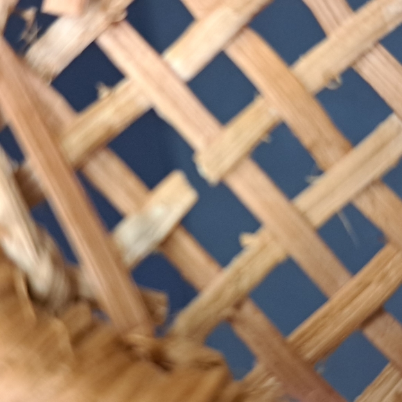 Vintage wicker heart-shaped back doll/bear  armchair - Picture 4 of 7